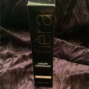 Fiera Concealer LIGHT .5 fl oz Tube NIB Unopened